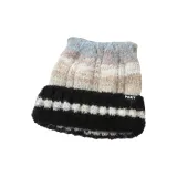 Черная вязаная шапка с козырьком в форме уха кошки