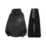 Темно-серый свитшот + черные штаны