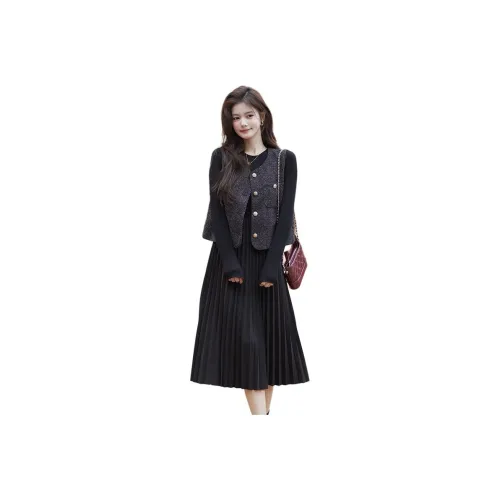 Kangaroo Женские Комплекты с Юбкой