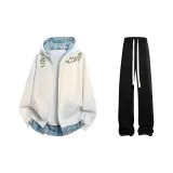 Свитшот из фотинии серого цвета + черные повседневные штаны