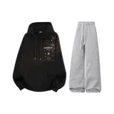 Чёрный свитшот + серые штаны фотиния