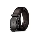 Черный металлический спортивный автомобиль, пряжка, кофе