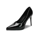 Чёрный с чёрной подошвой.