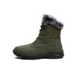 Зеленая утепленная обувь.