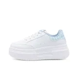 Белый светло-голубой