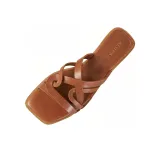 Коричневый