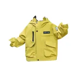 Зеленое утепленное пальто