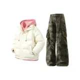 Розовая хлопковая куртка + камуфляжные штаны