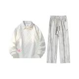 Белый свитшот + серо-белые штаны