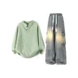 Зеленый топ + желтые грязные джинсы