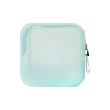 Светло-синяя сумка для макияжа