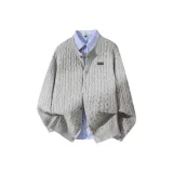 Светло-пшеничная серая рубашка в клетку + светло-синяя рубашка в клетку + брошь