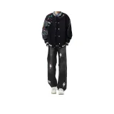 Чёрная куртка + розовые чёрные джинсы