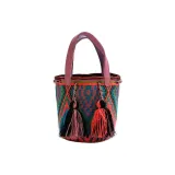 Ярко-розовый