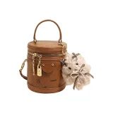 Коричневый