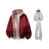 Бургунди пальто + белый свитшот + светло-серые штаны