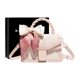 Розовый, вышивка