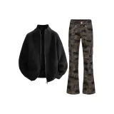 Чёрный топ + камуфляжные штаны