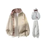 Хаки пальто + белый свитшот + светло-серые штаны