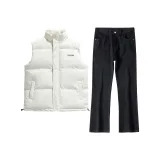 Жилет цвета экрю + черные штаны