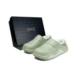 Оливковый зеленый