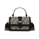 Черный с буквенным принтом