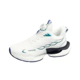 Белый с синей флисовой подкладкой.