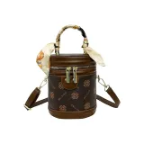 Коричневый с четырехлистным клевером.