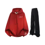 Бордовый свитшот с флисовой подкладкой + черные джинсы