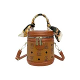 Коричневый