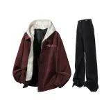 Рубиновая красная куртка + черные джинсы