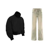 Чёрная куртка + жёлтые джинсы цвета глины