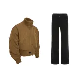 Кофейная куртка + черные джинсы