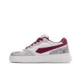 Серо-бежевый, красный