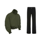 Зеленая куртка + черные джинсы