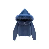 Blue Coat  
Синий пальто