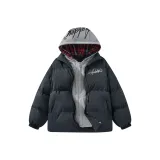 Темно-серый с красным капюшоном