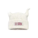 Молочно-белый