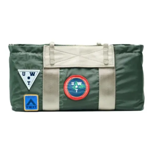 Topologie Universal Works Коллаборация Сумка через плечо с молнией маленькая унисекс сумка RIFLE зеленого цвета