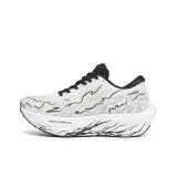 Под облаками солнце светит