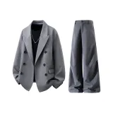 Серое пальто + темно-серые штаны