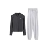 Серый комплект из двух предметов: пальто и штаны (белые и серые)