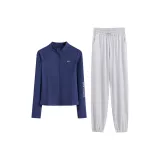 Синий комплект из двух предметов: пальто (белый и серый штаны)