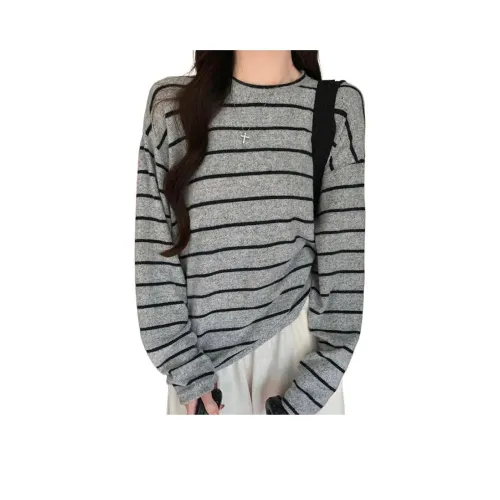 Source with u Женские футболки T