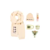 Шарф + Вязаная шапка + Керамика + Размер бюстгальтера + Цветок + Чай + Рука + Крем + Букет + Коробка