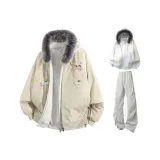 Хаки пальто + белый фотиния серый свитшот + светло-серые штаны