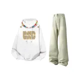 Белый свитшот + желтые джинсы из денима