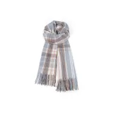 Большое снежное поле, хвост платья