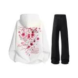 Белый свитшот + черные джинсы