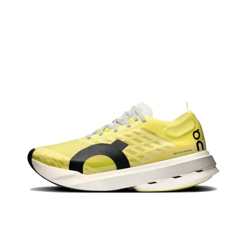 On Cloudboom Strike Slip-Resistant Abrasion-Resistant Low Top Беговые кроссовки Женские Желтые